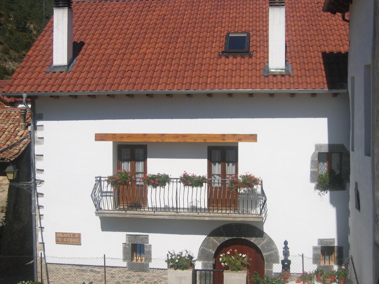 Casa Rural Ornat Etxea Vidangoz Exterior photo